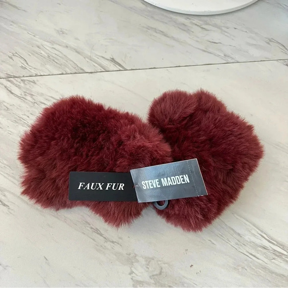 Steve Madden Faux Fur Fingerless Gloves/Mittens Stretch Burgundy One Size - Picture 1 of 6